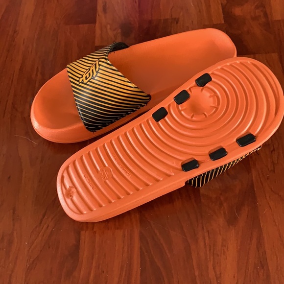 Slides Shoes - Picture 4 of 5